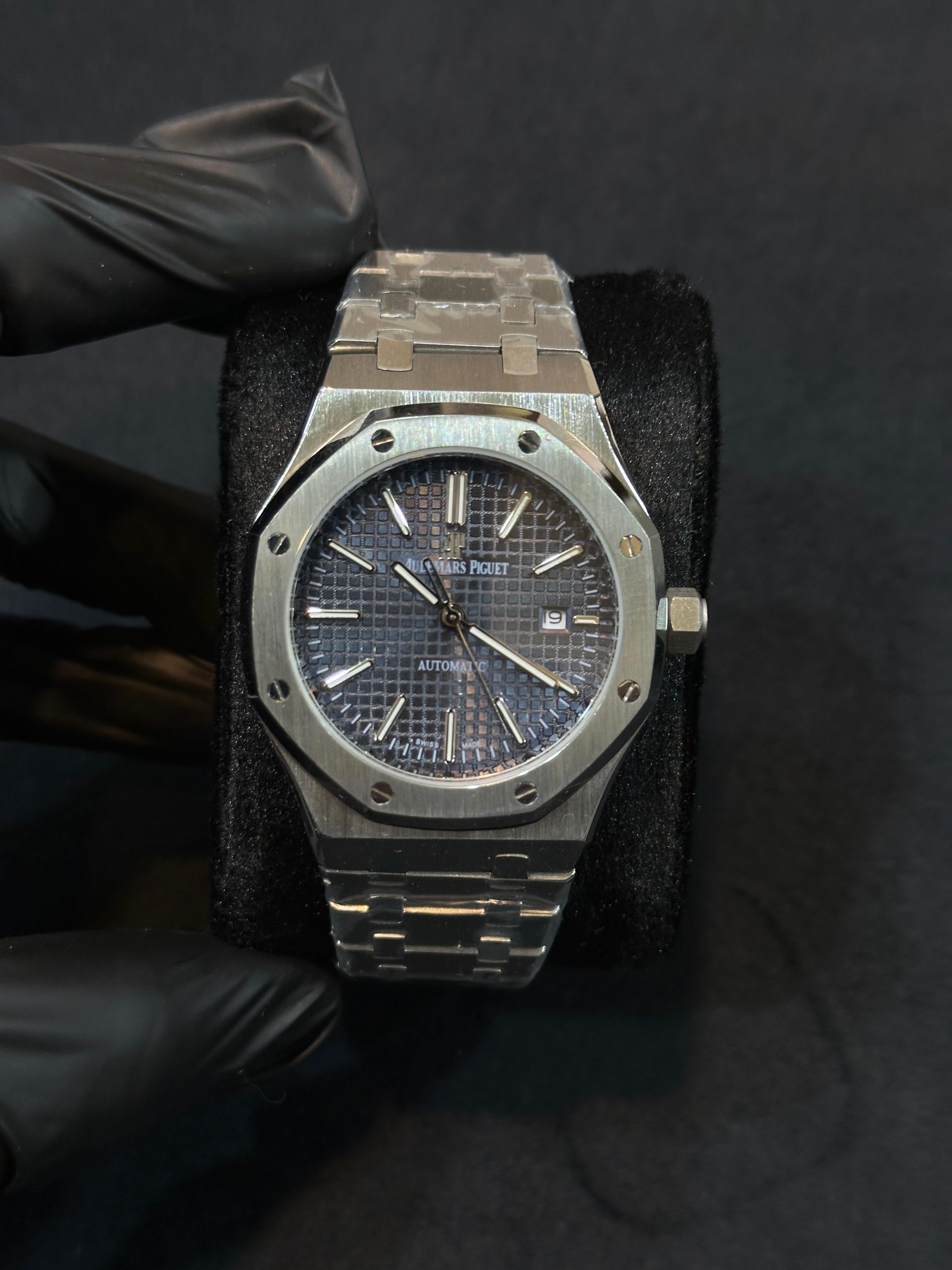 AP automatic 
Steel case and chain