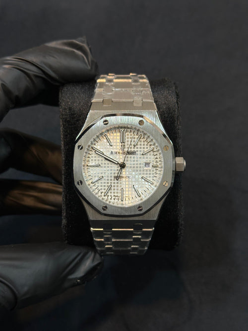 AP automatic 
Steel case and chain